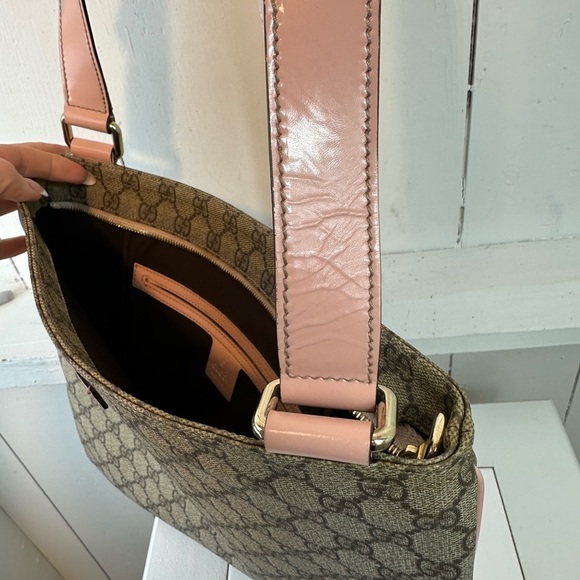 GUCCI GG Supreme Monogram Pink Lined Medium Flat Crossbody Messenger Bag Canvas - Picture 14 of 17